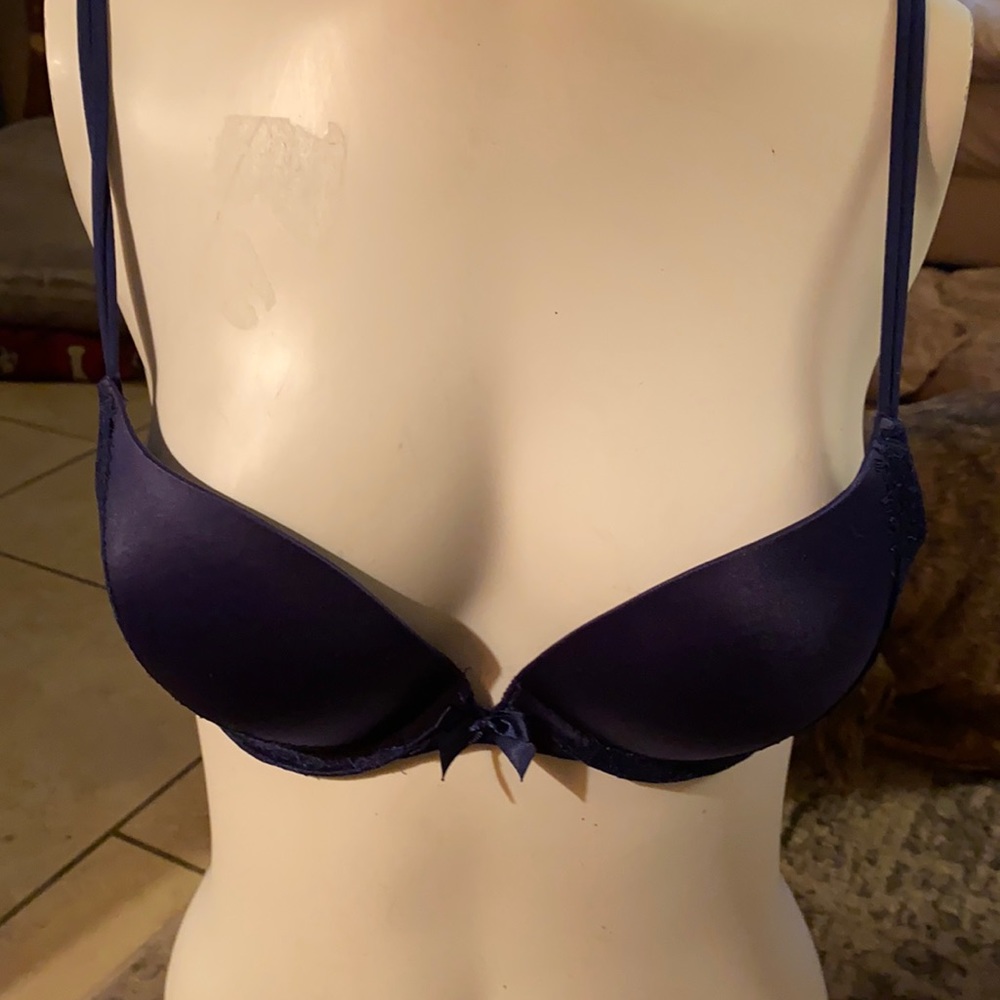Victoria’s Secret black bra size 36A